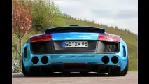 Breitbau-Bolide in Baby-Blau