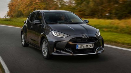 Neuer Mazda 2 (2022) ist ein umgelabelter Toyota Yaris Hybrid