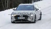 Audi A4 Avant (2023) in der Wintererprobung erwischt