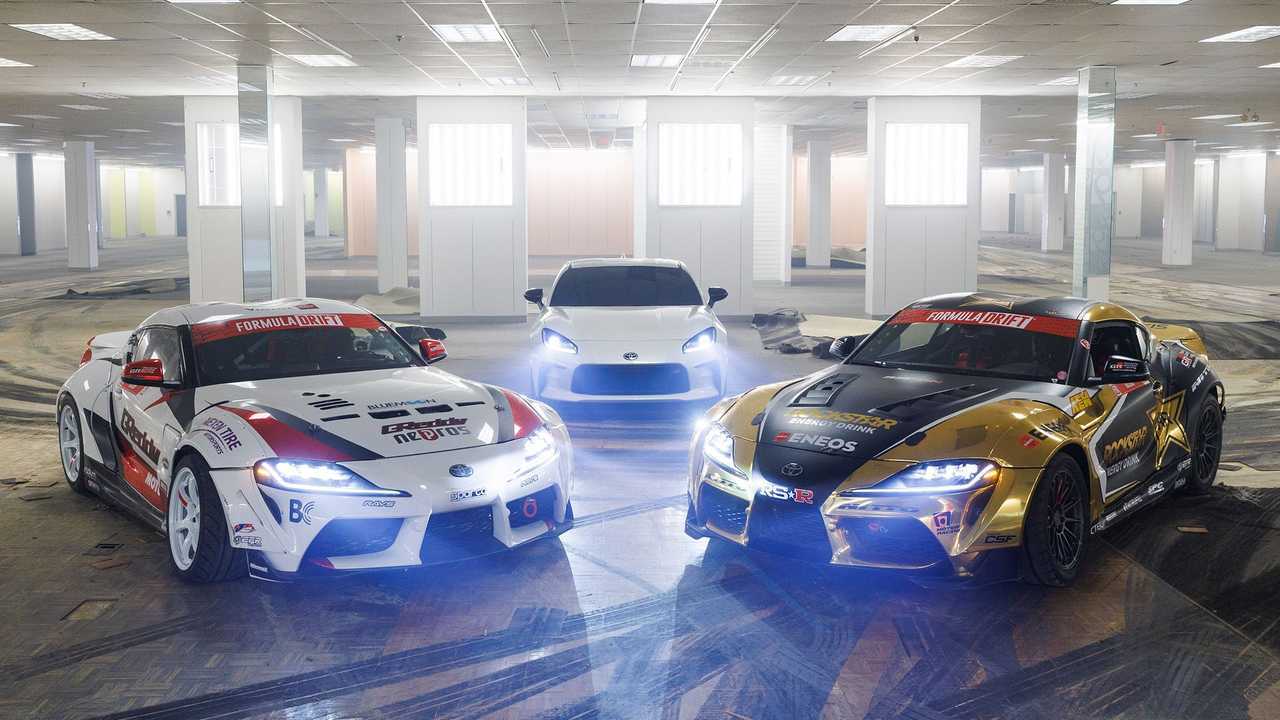 Toyota GR86 e Supra nel centro commerciale abbandonato, lo spot video