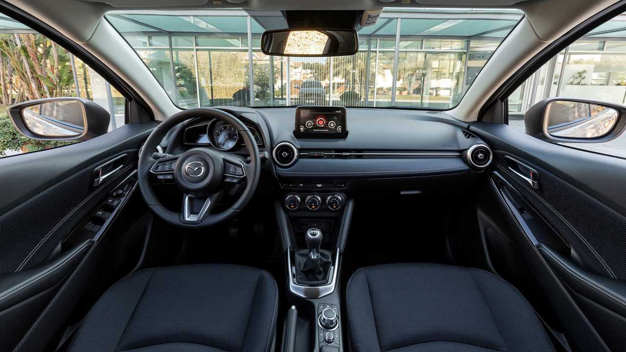 Mazda2 2022