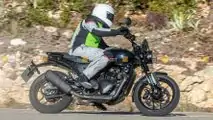 Fotos de espionagem da Triumph Street Single - Lado direito 2