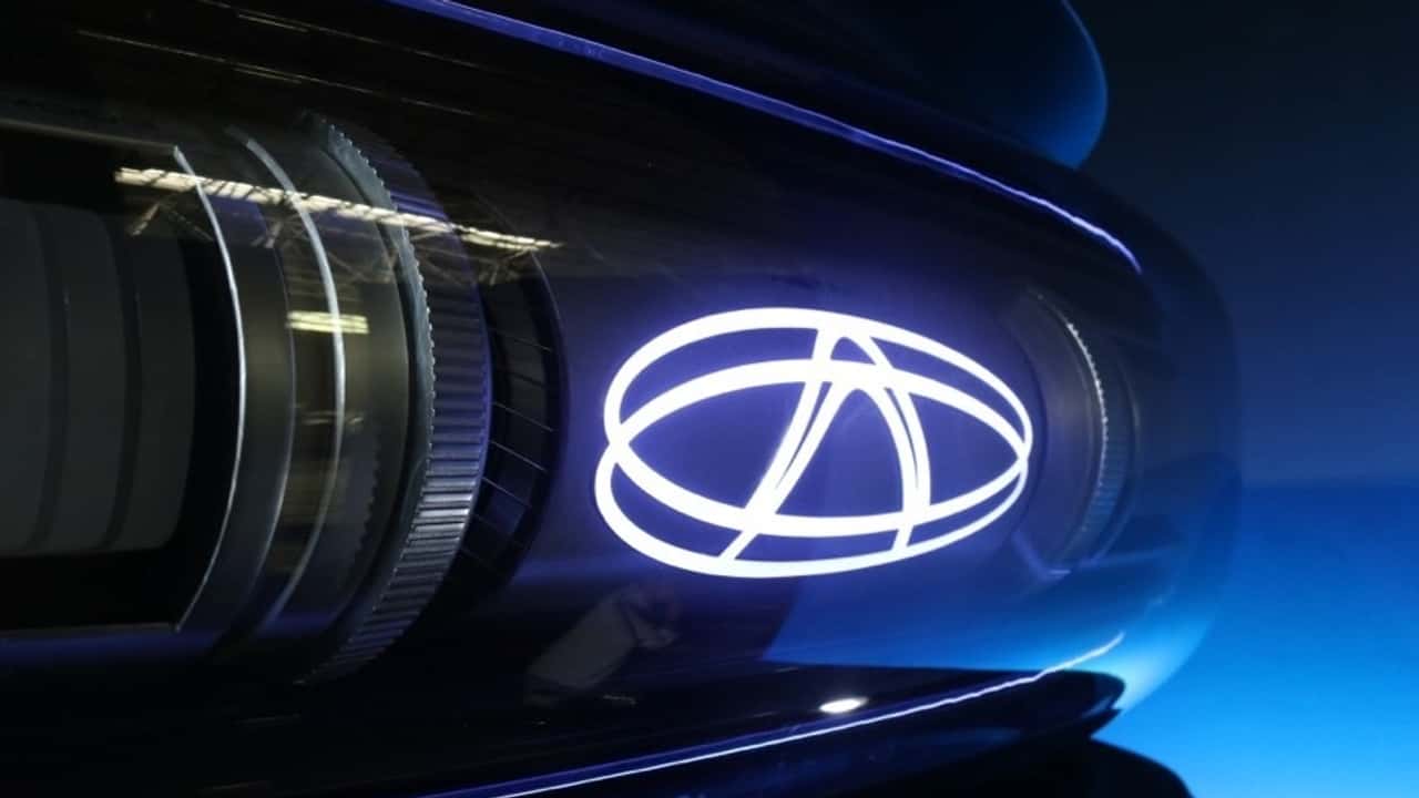 Chery-Markenlogo an der Front des New Concept Vehicle GENE (2022) 