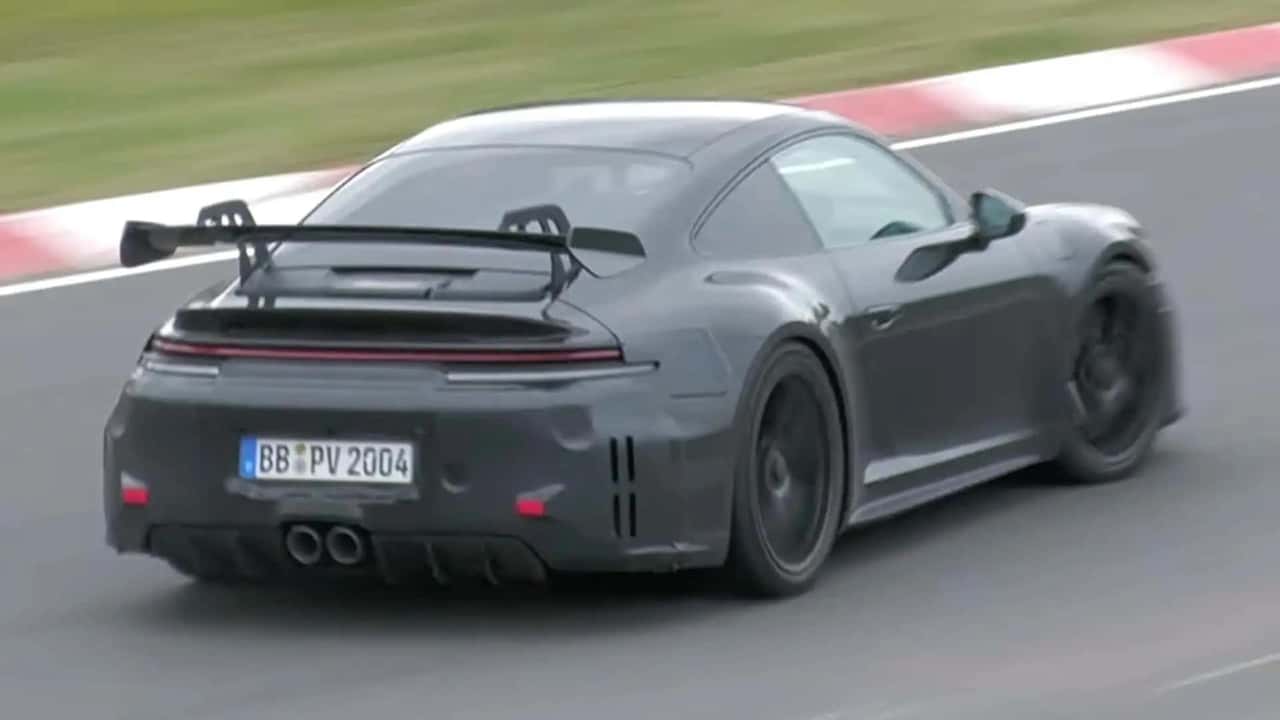 2026-porsche-911-gt3-facelift-992.2-drifting-on-the-nurburgring