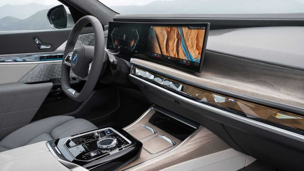 Ecrã curvo BMW i7