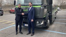 Consegna veicolo Renault Trucks D 16 E-Tech a Fercam Roma - Pierre Sirolli e Hannes Baumgartner  copia