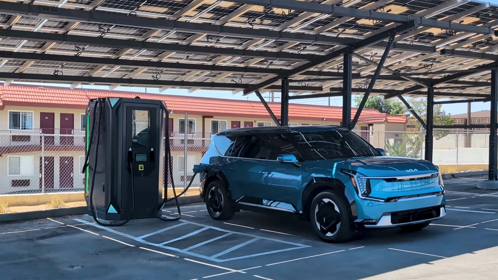 New Off-Grid EV Charging Station Opens on Route 66 in Barstow, California