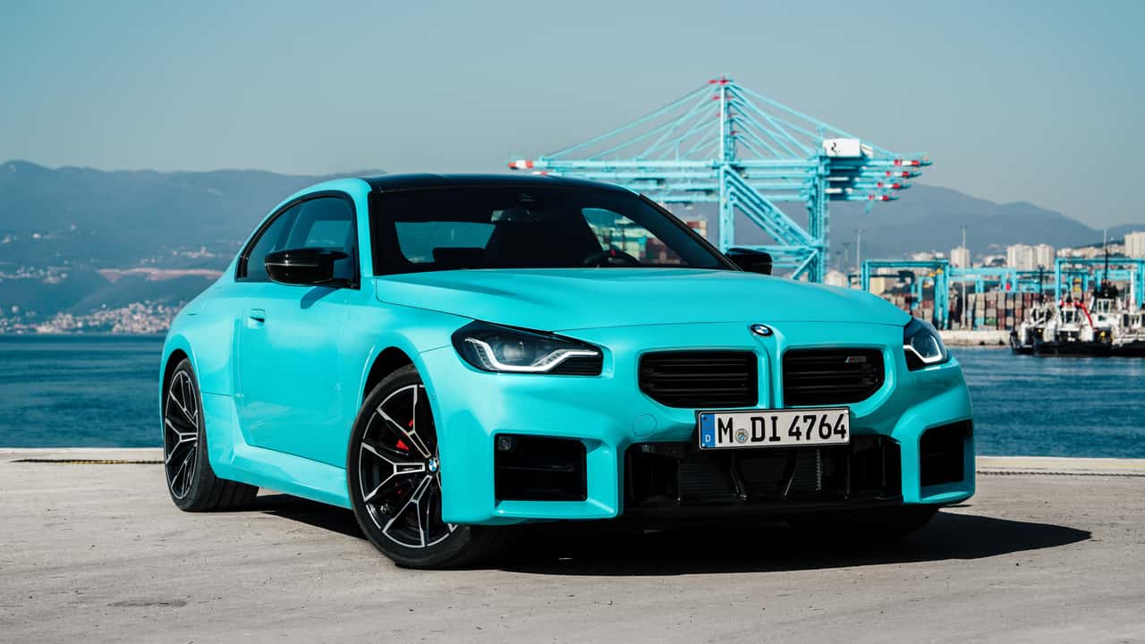 BMW M2 mit M xDrive (2026) in Borusan Turkish Blue
