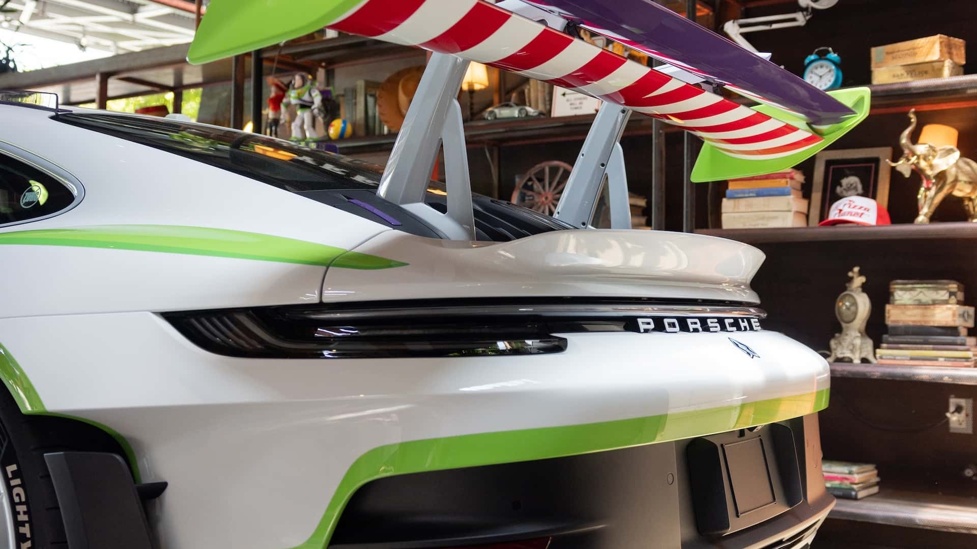 https://cdn.motor1.com/images/mgl/E6NEpv/s1/porsche-and-pixar-toy-story-collaboration.jpg