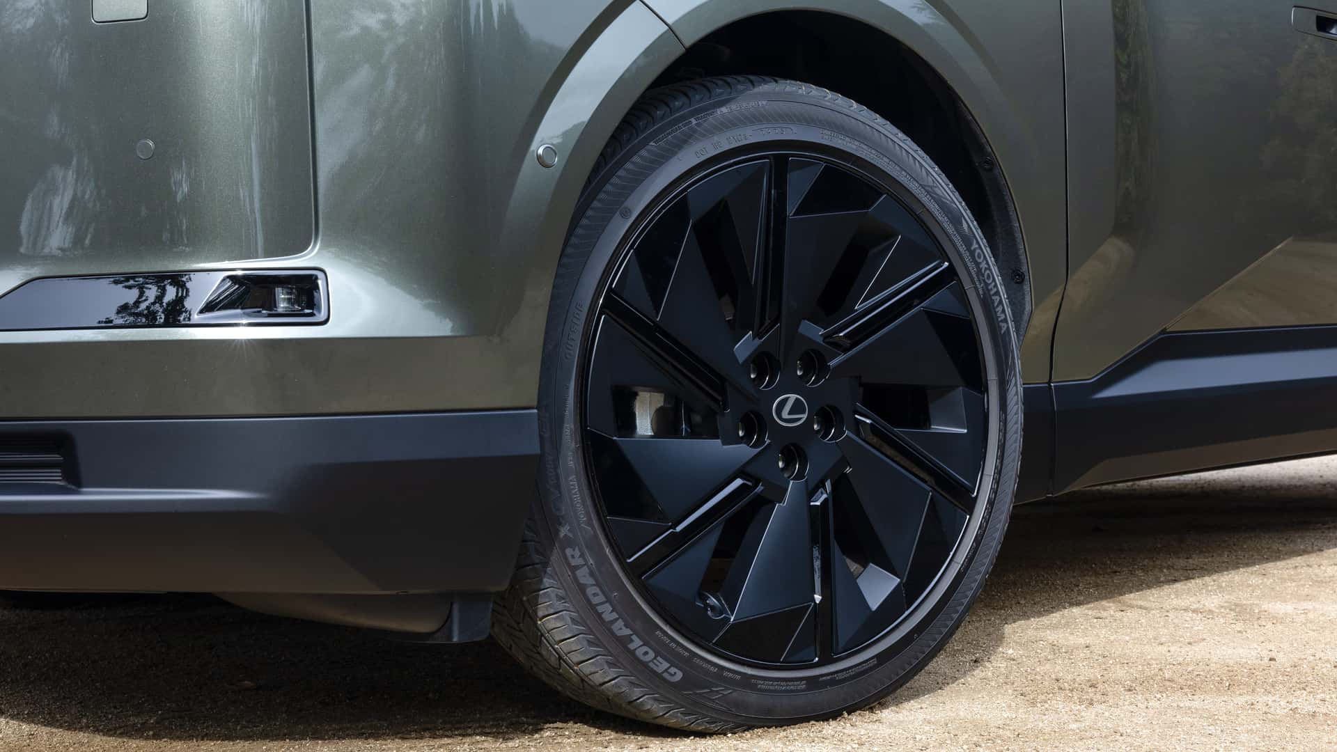 https://cdn.motor1.com/images/mgl/E6Nk9B/s1/2027-lexus-tz.jpg