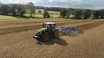 Claas Axion 8 CMATIC, motore NEF 6.7, 264-313 cv e 67 dB(A); CMATIC e MAXI CARE fino a 8 anni alzano comfort e TCO