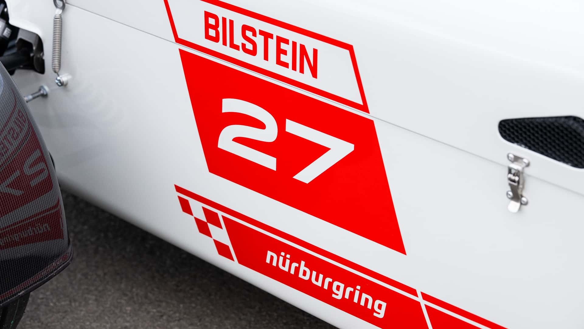 https://cdn.motor1.com/images/mgl/E6NqvB/s1/caterham-seven-nurburgring-edition.jpg