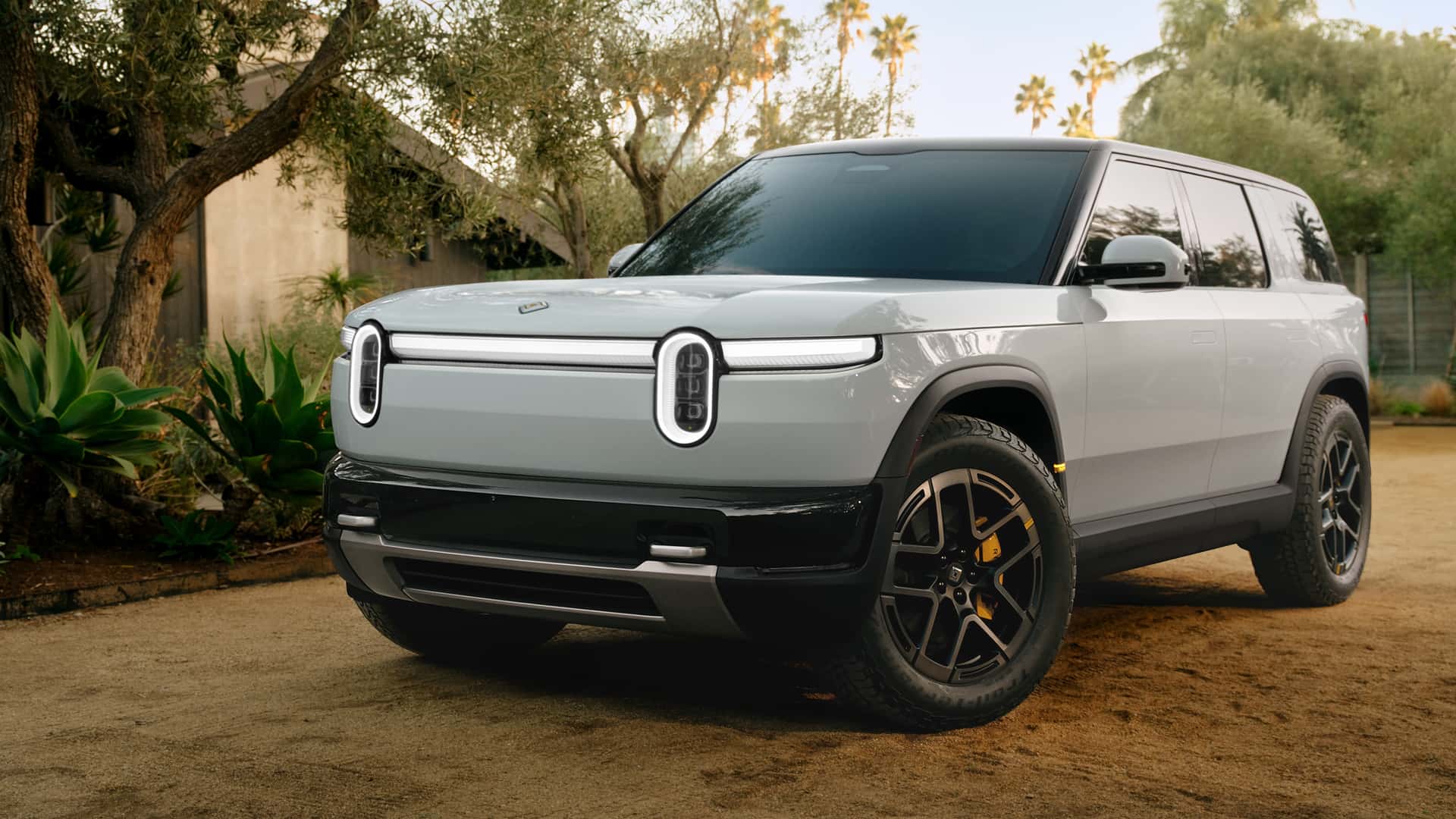 Rivian R2: ¿El SUV Eléctrico de $45,000 Cumple las Expectativas Frente al Tesla Model Y?