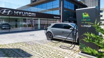 Foto - Hyundai Autosantoro, punti di ricarica elettrica