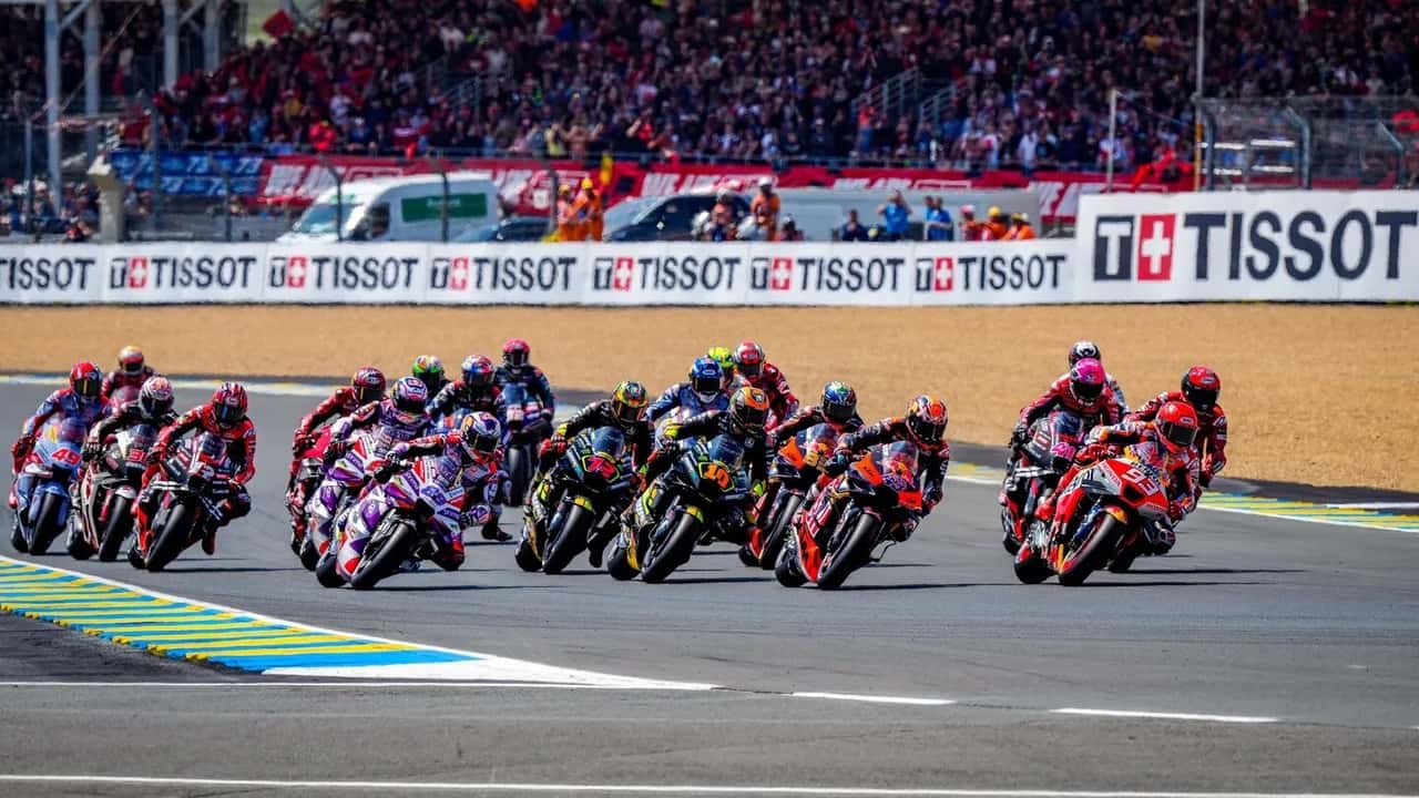 Moto départ au Mans