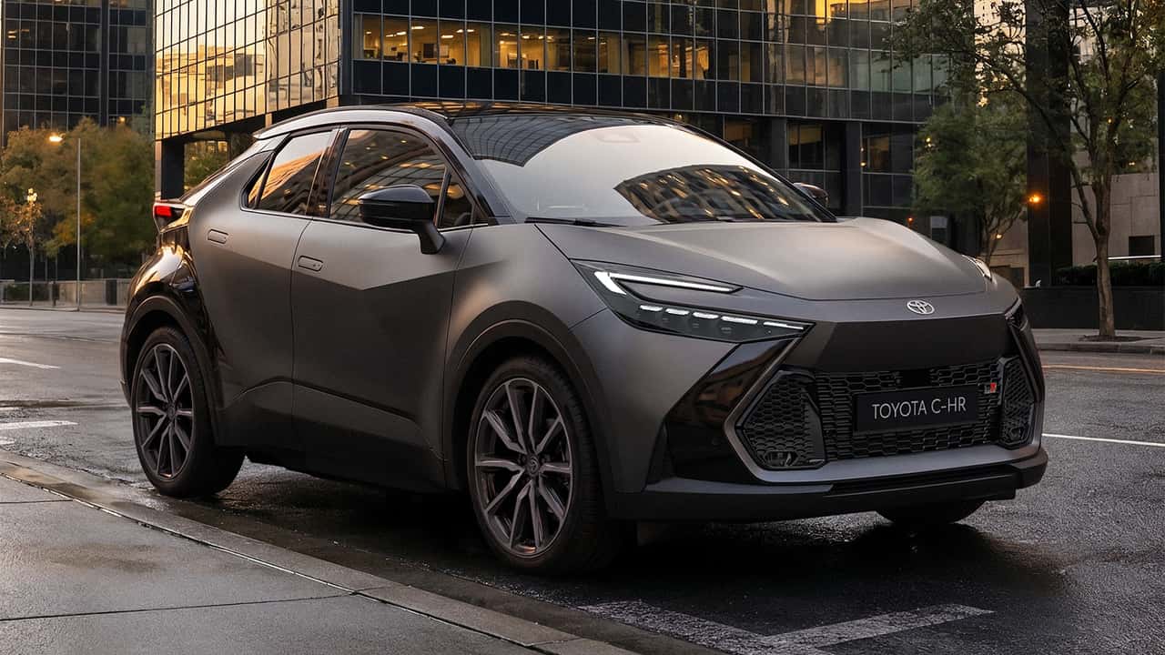 La Toyota C-HR GR Sport si rinnova, anche col grigio opaco