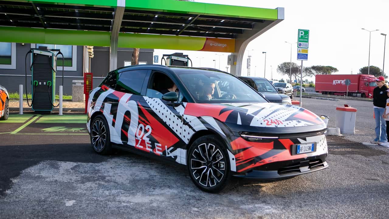 Zeekr 7X e Zeekr 7GT completano la 24 Heures du GRA