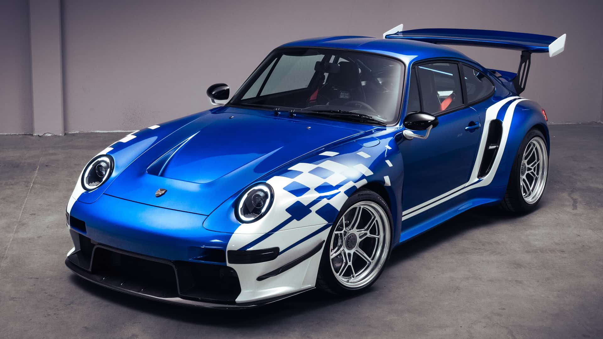 This Custom Gunther Werks Porsche Is An 860-HP Tribute To A Racing Legend