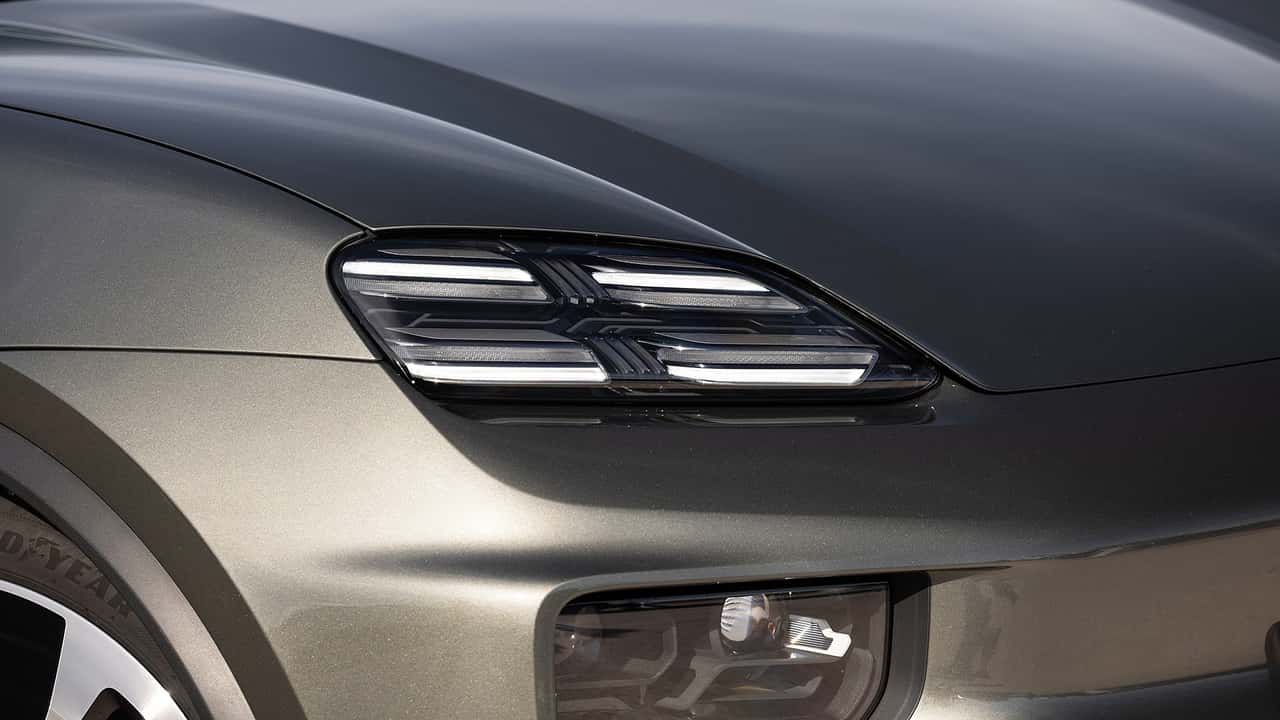 Porsche Macan a benzina, il prototipo si traveste da Audi
