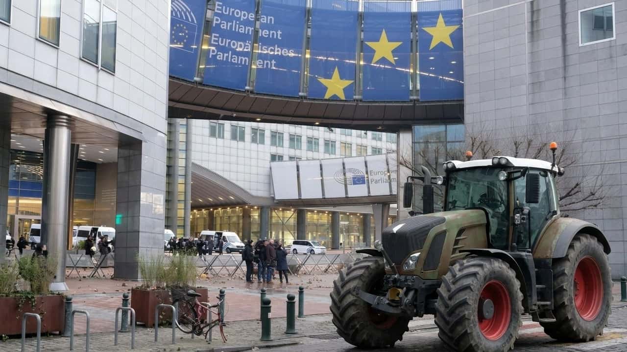 basta-carte-nella-pac-dentro-lo-scontro-su-edic-digital-farm-id-e-clausola-fisca