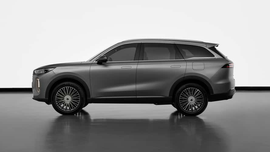 425 CV, 4x4, 140 km en eléctrico y 38.990 € (con descuento): el nuevo SUV de Ebro ya está aquí