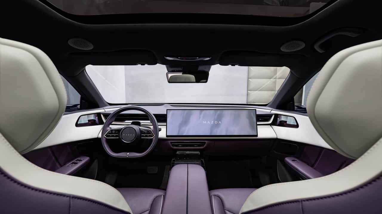 مازدا CX-6e والديكورات الداخلية والجذع