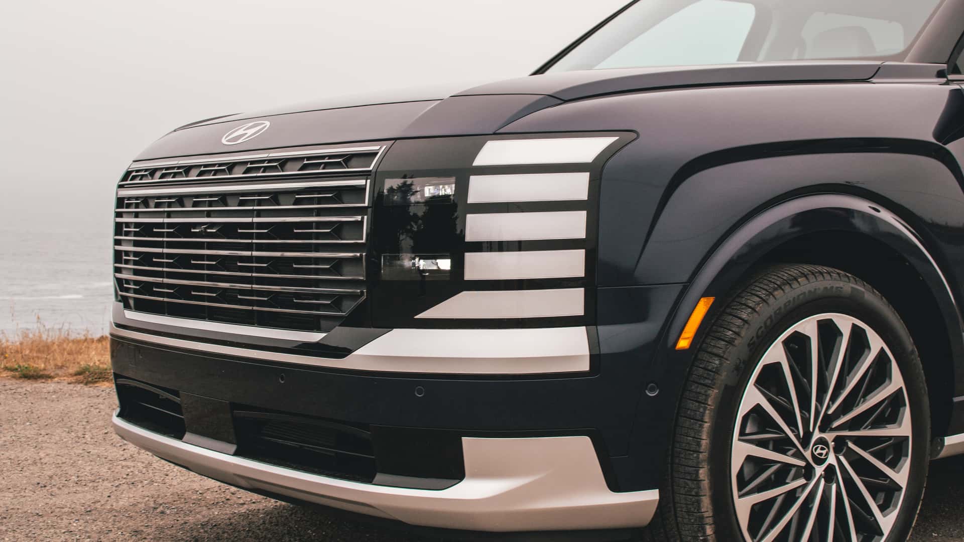 https://cdn.motor1.com/images/mgl/E6pMmB/s1/2026-hyundai-palisade-review.jpg