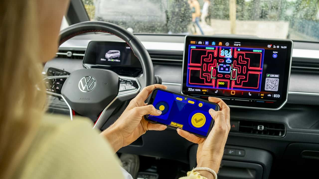 Volkswagen inganna l’attesa, ecco i videogame a bordo del furgone