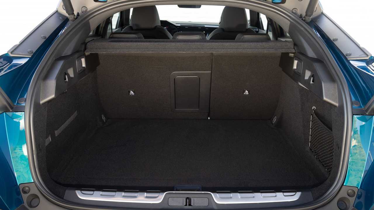 Peugeot 408 Hybrid 225 e-EAT8 (2022) im Test