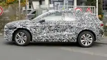Photo d'espionnage de l'Audi RS Q6 E-Tron avec vue latérale