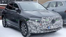 Foto - Mercedes EQA, le nuove foto spia del restyling