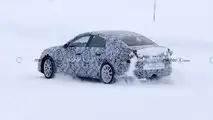 Photo d'espionnage de la berline Mercedes EQA