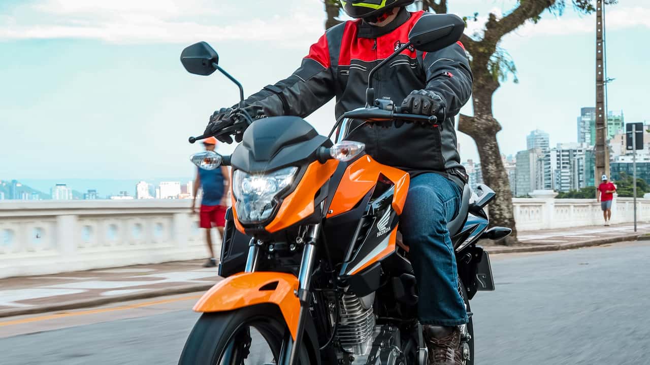 Vendas de motos em fevereiro: Honda CG 160 lidera e marca domina mercado