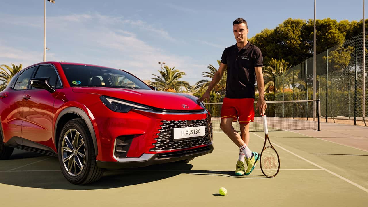 Lexus LBX y Roberto Bautista