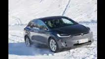 Tesla Model S, 1000 km tra neve, autostrada e tante salite