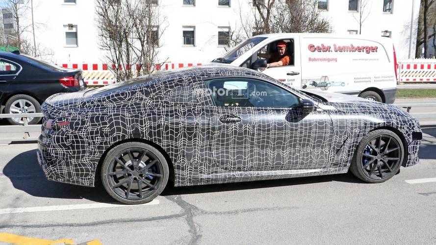 BMW Série 8 - Flagra das versões cupê e conversível