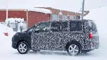2018 Mitsubishi Delica spy photo