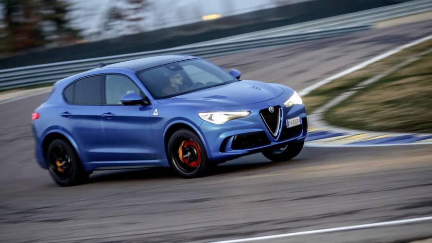Alfa Romeo Stelvio Quadrifoglio VS Porsche Macan Turbo Performance Pack