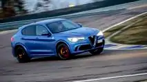 Alfa Romeo Stelvio Quadrifoglio VS Porsche Macan Turbo Performance Pack