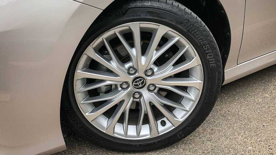 Toyota Camry XLE 2018 (teste BR)
