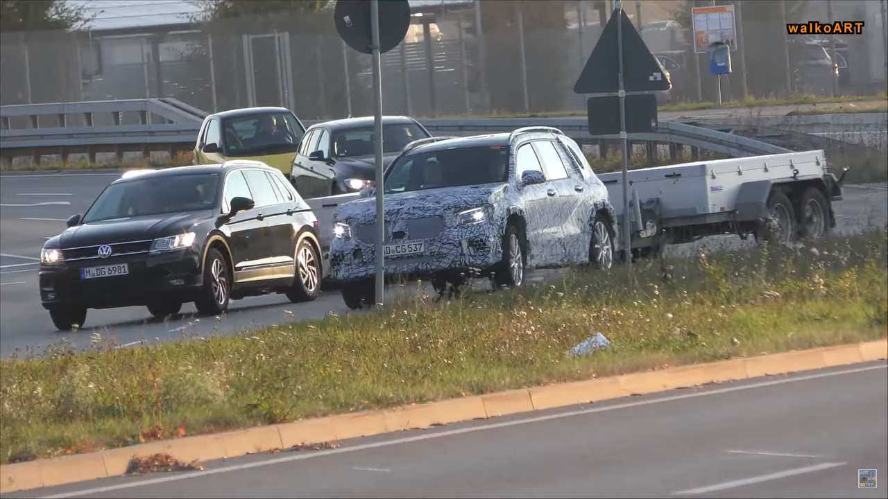 Mercedes GLB-Class spy screenshot