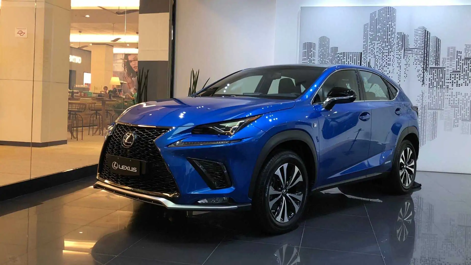 Lexus NX 300h chega ao Brasil como opção híbrida por R$ 219.990