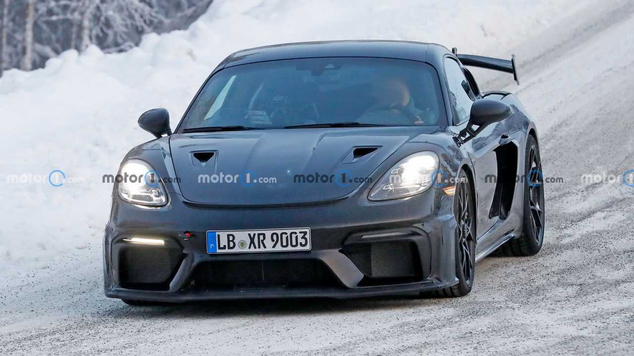 Porsche 718 Cayman GT4 RS, foto spia sulla neve