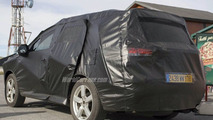 Peugeot 4007 Spy Photo