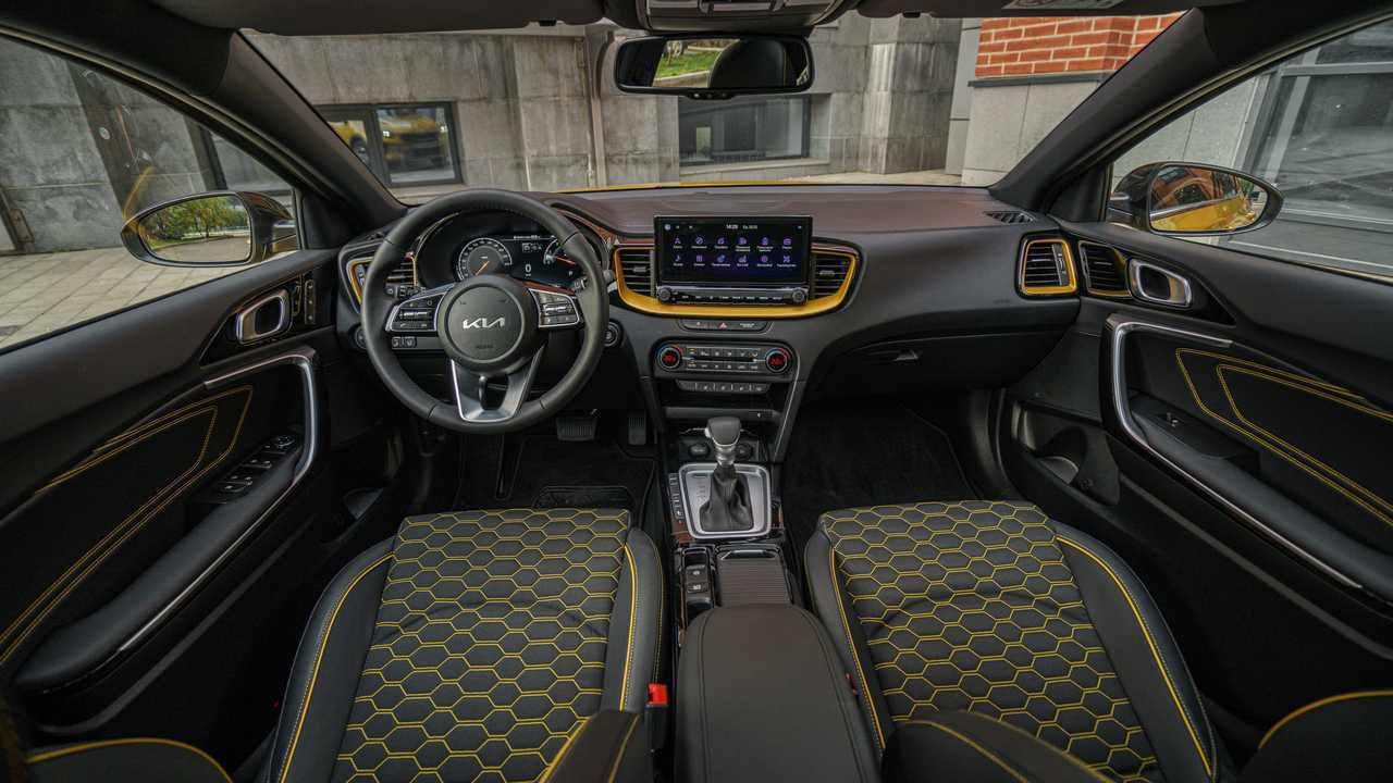 Kia XCeed для России (2021), интерьер