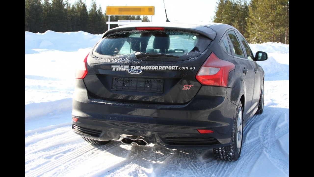 Novo Ford Focus RS é flagrado em testes na Europa