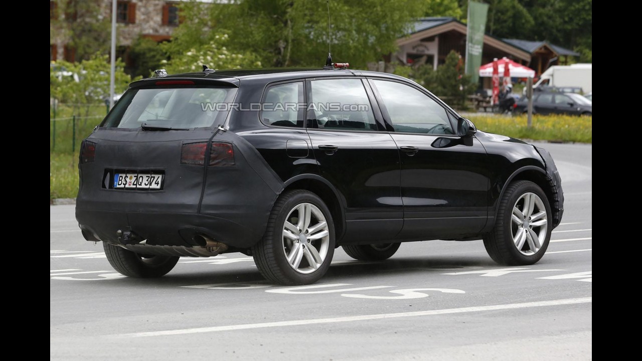 Flagra: VW Touareg reestilizado é fotografado na Europa