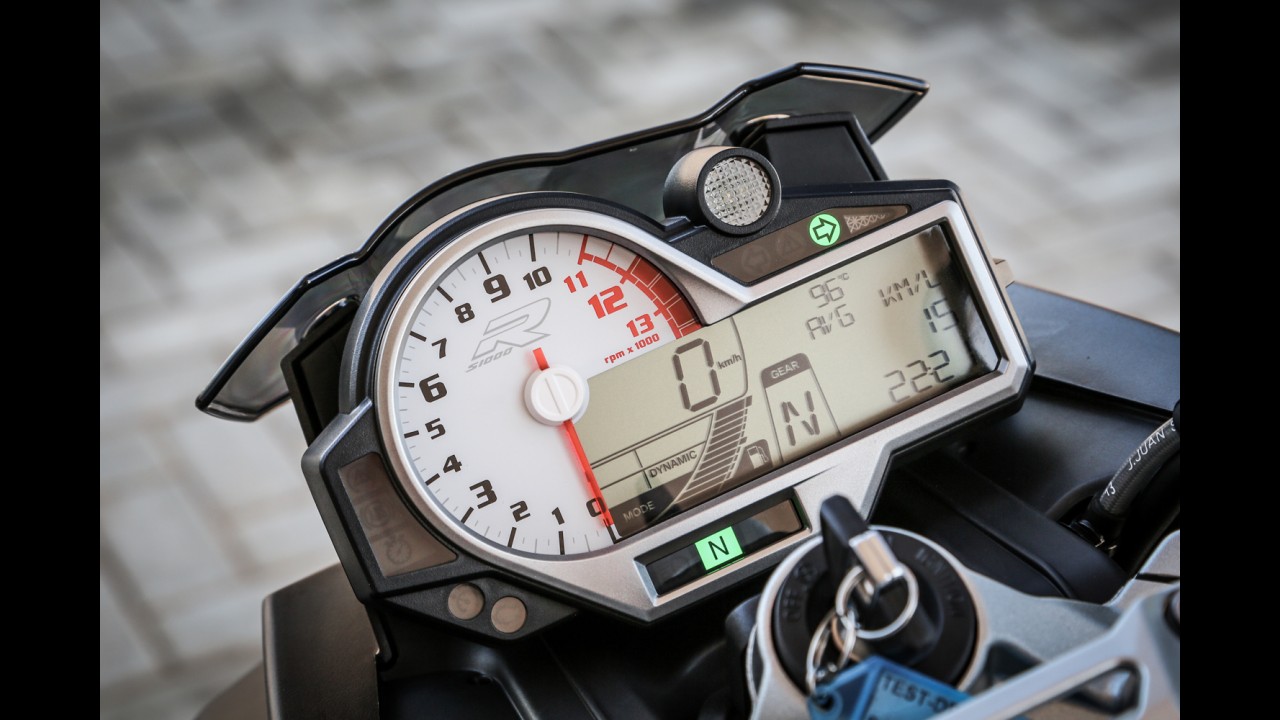 Avaliação: BMW S1000 R e Kawasaki Z1000, as supernakeds em ação!