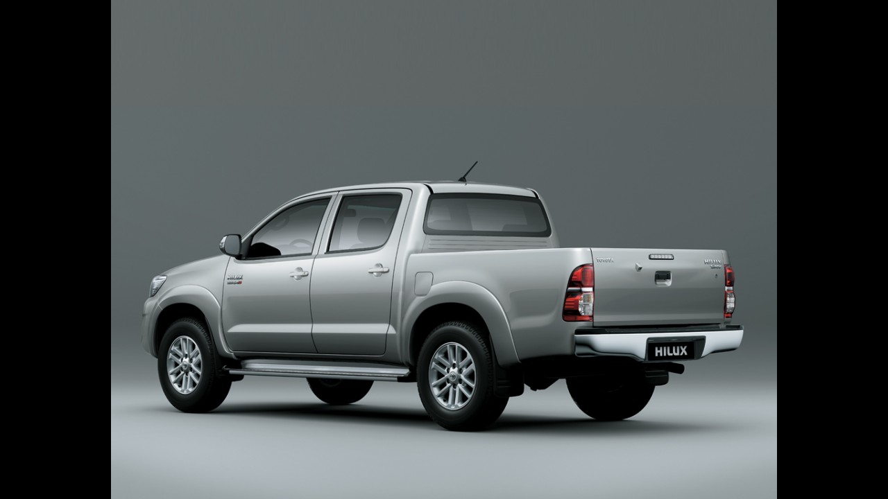 Hilux Flex agora tem câmbio manual e tração 4x4 por R$ 90.090