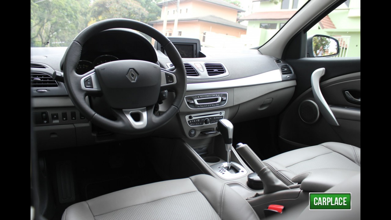 Garagem CARPLACE: Detalhes do acabamento interno do Renault Fluence Privilège 2.0